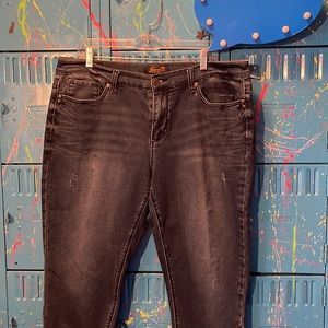 🧺Seven7. Girlfriend Crop Jeans. Size 16. P2-10